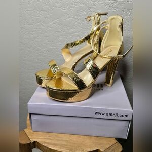 NIB! Ladies Sz.7.5 (37.5) AMOJI Golden Heels. Snakeskin Texture.